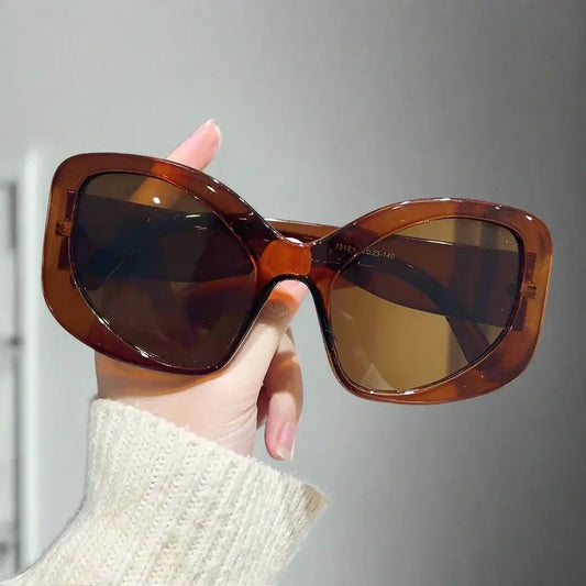 Oversized tortoiseshell square frame cat eye sunglasses for a stylish look