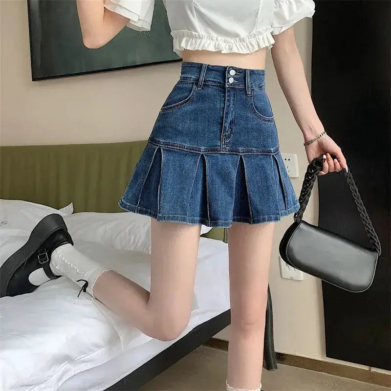 Pleated high waist dark blue denim mini skirt with two-button closure