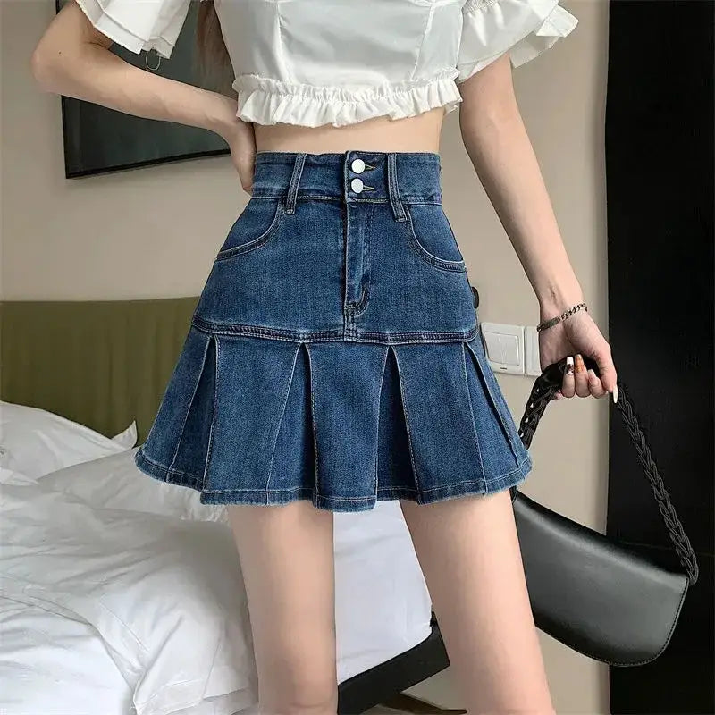 Pleated dark blue denim mini skirt with high waist and two-button closure