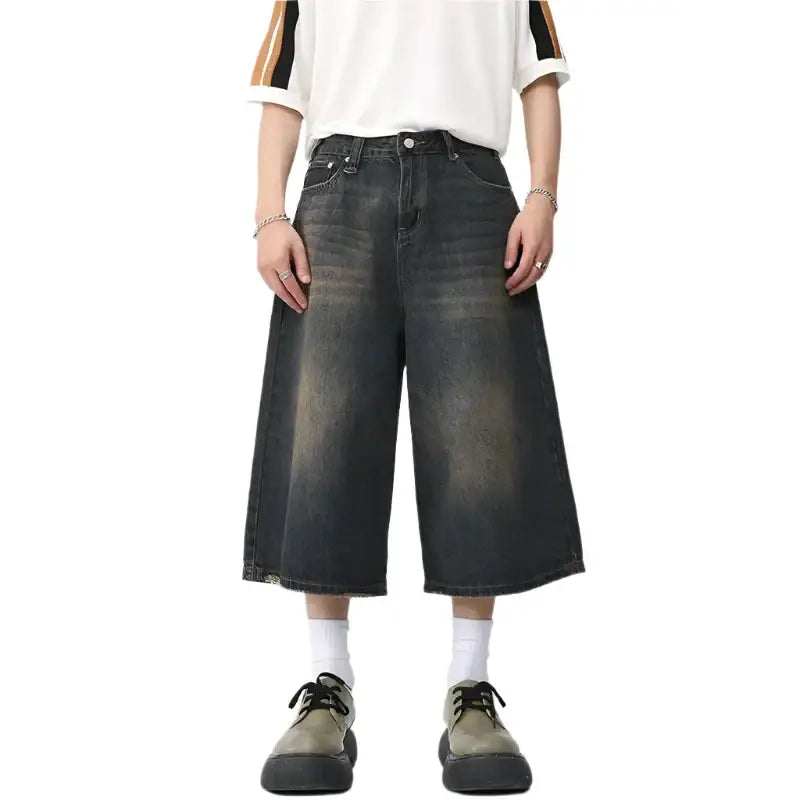 Wide-leg cropped denim jeans with a faded distressed look from Jorts Baggy Y2K