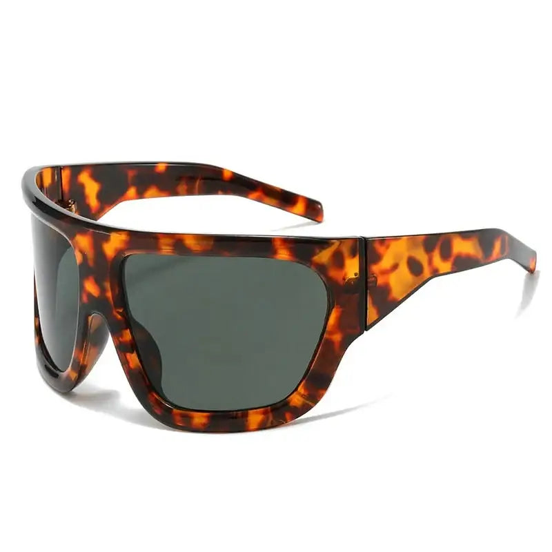 Oversized Tortoiseshell Sunglasses with Dark Lenses for a Y2K Style Look