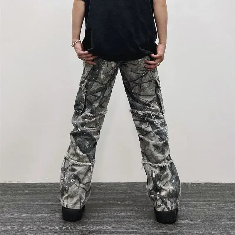 Camouflage Y2K cargo jeans featuring multiple pockets and a loose fit